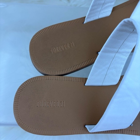 FOREVER 21 WHITE SANDALS SIZE 8.5 WOMANS - Picture 4 of 4